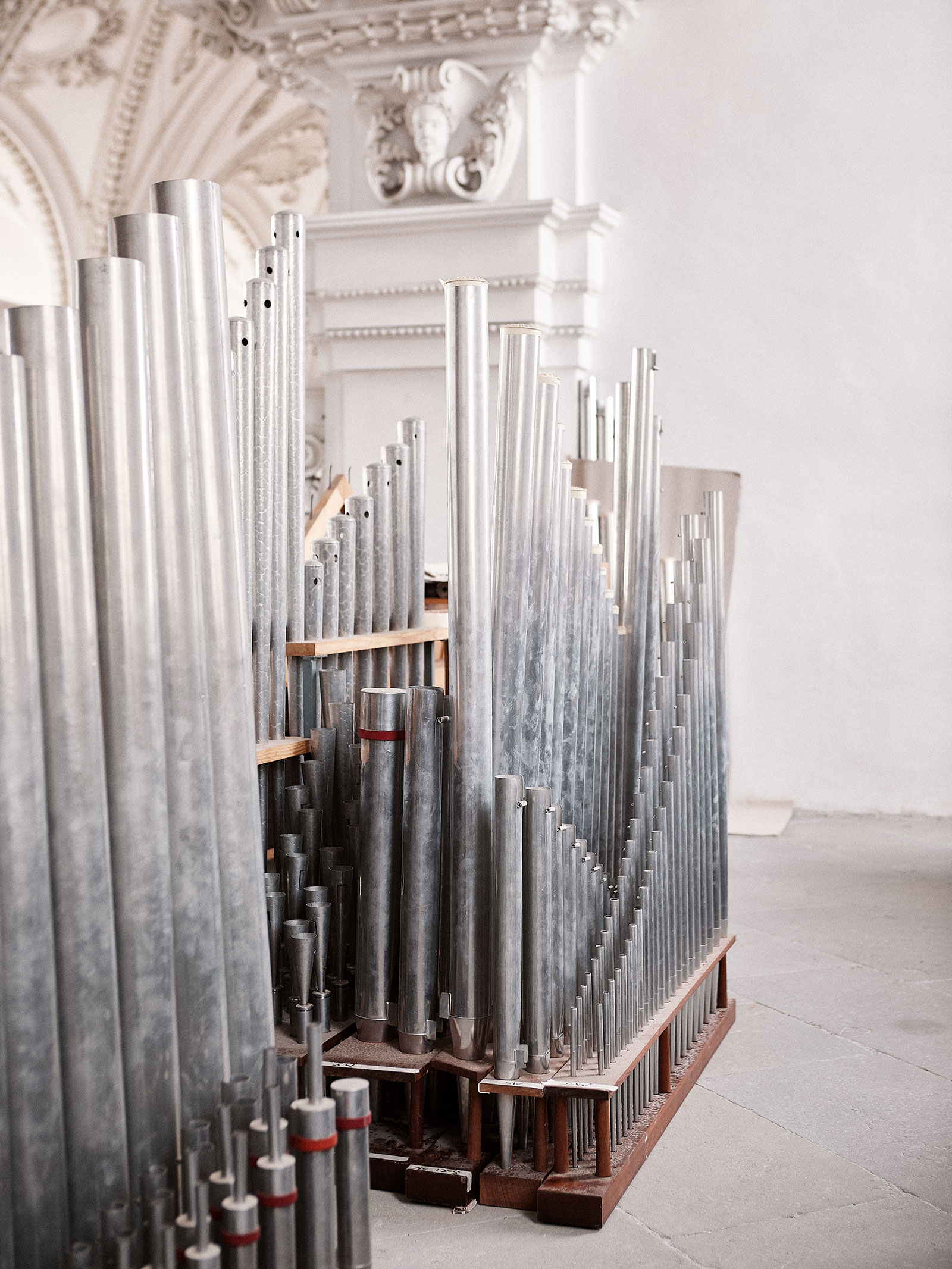Renovierung der Schlosskirchen-Orgel in Friedrichshafen, Oktober 2018 – Restaurierungsarbeiten von Thomas Bernhard Gaida